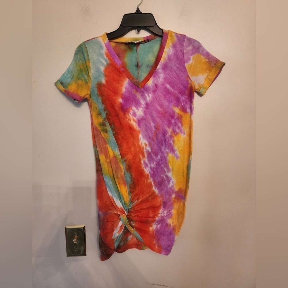 Women’s S Tie Dye Twist Hem Mini T-Shirt Dress
